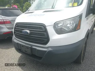 2017 Ford Transit z VIN 1FTYR1CM8HKB08542, wystawiony jako IAAI lot #42404680 z przebiegiem 194 263 mil mil oraz . Historia ofert i sprzedaży dostępna na DreamBid. Obrazek 1.