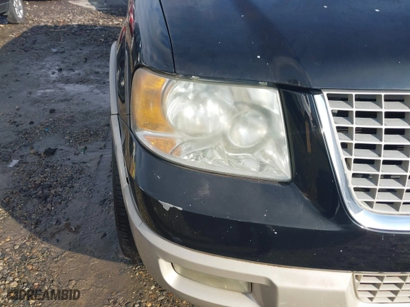 2005 Ford Expedition Eddie Bauer with VIN 1FMPU17585LA49135, listed as a IAAI auction lot 41121522 with 1 mi miles. Bid and sale history available at carsss.com. Image 13.