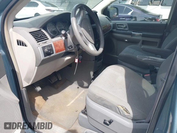 2008 Chrysler Town & Country Touring with VIN 2A8HR54P98R786789, listed as a IAAI auction lot 42360982 with 100,392 mi miles and . Bid and sale history available at DreamBid. Image 5.