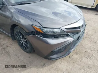 2022 Toyota Camry SE with VIN 4T1G11AKXNU659247, listed as a IAAI auction lot 41517969 with 58,180 mi miles. Bid and sale history available at carsss.com. Image 6.