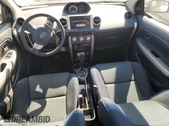2006 Scion xA z VIN JTKKT624465014796, wystawiony jako Copart lot #70084474 z przebiegiem 156 493 mil mil oraz Szkoda całkowita • Salvage title. Historia ofert i sprzedaży dostępna na DreamBid. Obrazek 8.