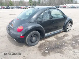 2004 Volkswagen New Beetle Coupe GL with VIN 3VWBK31CX4M416912, listed as a IAAI auction lot 42125377 with 999,999 mi miles. Bid and sale history available at carsss.com. Image 4.