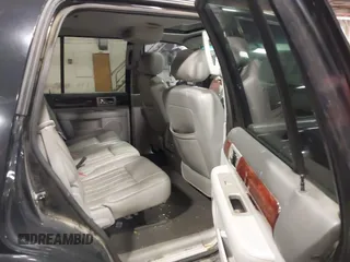 2005 Lincoln Navigator Luxury with VIN 5LMFU28545LJ01079, listed as a IAAI auction lot 41566735 with 217,878 mi miles. Bid and sale history available at carsss.com. Image 8.