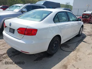 2013 Volkswagen Jetta SE with VIN 3VWDP7AJ2DM368385, listed as a IAAI auction lot 42144936 with 105,621 mi miles and . Bid and sale history available at DreamBid. Image 4.