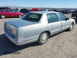 1998 Cadillac DeVille z VIN 1G6KD54Y8WU713369, wystawiony jako IAAI lot #41740945 z przebiegiem 149 384 mil mil oraz . Historia ofert i sprzedaży dostępna na DreamBid. Obrazek 4.