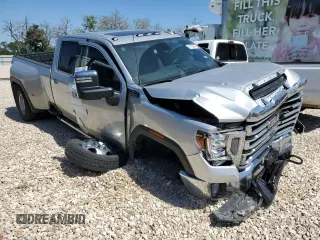2022 GMC Sierra 3500HD SLT z VIN 1GT49UEY5NF360897, wystawiony jako Copart lot #47723514 z przebiegiem 8272 mil mil oraz Szkody całkowita. Historia ofert i sprzedaży dostępna na DreamBid. Obrazek 1.