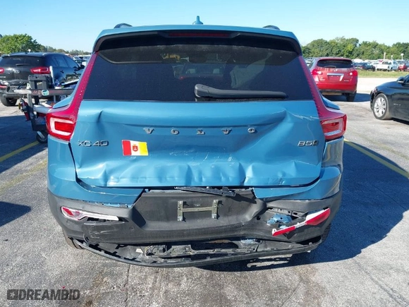 2024 Volvo XC40 Core Bright Theme with VIN YV4L12UK2R2203018, listed as a IAAI auction lot 41288025 with 10,378 mi miles. Bid and sale history available at carsss.com. Image 6.