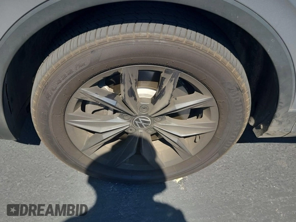 2024 Volkswagen Tiguan SE с VIN 3VV3B7AX9RM106728, выставлен на аукционе IAAI как лот 42845194 с пробегом 23 946 миль миль и . История ставок и продаж доступна на DreamBid. Изображение 10.