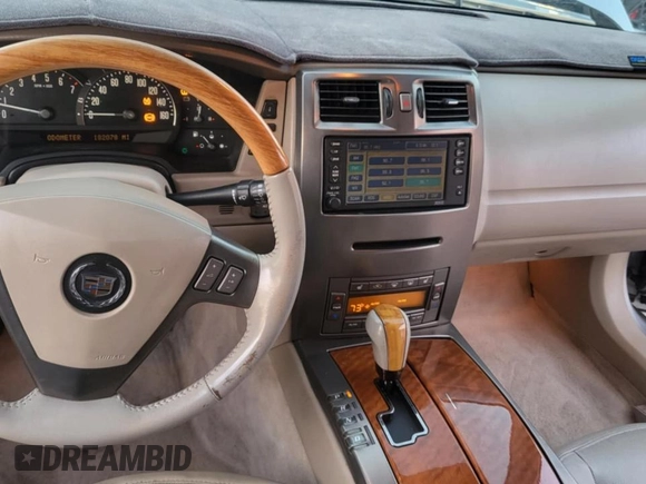 2004 Cadillac XLR z VIN 1G6YV34A945601816, wystawiony jako Copart lot #50757205 z przebiegiem 182 078 mil mil oraz Tytuł czysty. Historia ofert i sprzedaży dostępna na DreamBid. Obrazek 9.
