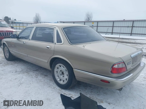 2000 Jaguar XJ Vanden Plas with VIN SAJDA24C7YLF13906, listed as a IAAI auction lot 41559262 with 122,586 mi miles and . Bid and sale history available at DreamBid. Image 3.