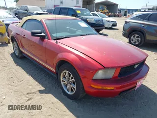 2005 Ford Mustang Deluxe z VIN 1ZVFT84N455183240, wystawiony jako IAAI lot #42142157 z przebiegiem Nie podano mil oraz . Historia ofert i sprzedaży dostępna na DreamBid. Obrazek 1.