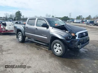 2015 Toyota Tacoma PreRunner z VIN 5TFJX4GN9FX039498, wystawiony jako IAAI lot #41487344 z przebiegiem 135 061 mil mil oraz . Historia ofert i sprzedaży dostępna na DreamBid. Obrazek 1.