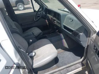 1992 Jeep Cherokee with VIN 1J4FJ58S0NL102716, listed as a IAAI auction lot 42169406 with 197,167 mi miles and . Bid and sale history available at DreamBid. Image 5.