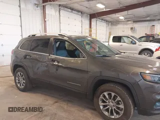 2021 Jeep Cherokee Latitude Lux z VIN 1C4PJMMX5MD194128, wystawiony jako IAAI lot #42257671 z przebiegiem 25 969 mil mil oraz . Historia ofert i sprzedaży dostępna na DreamBid. Obrazek 6.