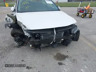 2025 Hyundai Elantra Limited z VIN KMHLN4DJ5SU134793, wystawiony jako IAAI lot #42044140 z przebiegiem 808 mil mil oraz . Historia ofert i sprzedaży dostępna na DreamBid. Obrazek 6.