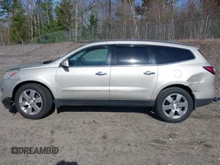 2013 Chevrolet Traverse LTZ z VIN 1GNKVLKD1DJ202428, wystawiony jako IAAI lot #42134820 z przebiegiem 126 532 mil mil oraz . Historia ofert i sprzedaży dostępna na DreamBid. Obrazek 15.
