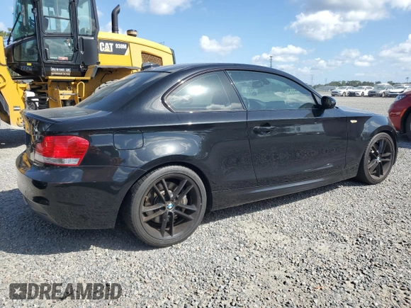 2008 BMW 1 Series 135i with VIN WBAUC73558VF24221, listed as a Copart auction lot 77442894 with 147,335 mi miles and Clean Title. Bid and sale history available at carsss.com. Image 3.