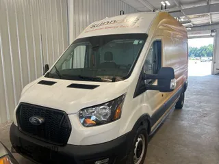 2023 Ford Transit Cargo z VIN 1FTBR1X85PKA75596, wystawiony jako IAAI lot #42742859 z przebiegiem 45 875 mil mil oraz . Historia ofert i sprzedaży dostępna na DreamBid. Obrazek 20.