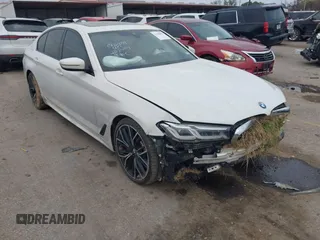 2021 BMW 5 Series 530i z VIN WBA53BH05MCF54507, wystawiony jako IAAI lot #41238835 z przebiegiem 57 572 mil mil oraz . Historia ofert i sprzedaży dostępna na DreamBid. Obrazek 1.