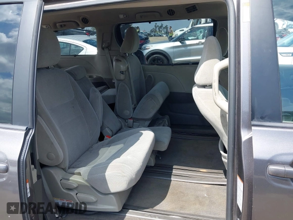 2015 Toyota Sienna LE AAS с VIN 5TDKK3DC8FS594979, выставлен на аукционе IAAI как лот 42137215 с пробегом 122 525 миль миль и . История ставок и продаж доступна на DreamBid. Изображение 8.