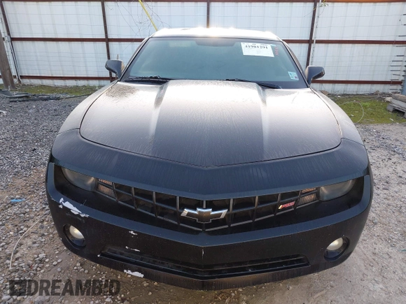 2011 Chevrolet Camaro 1LT z VIN 2G1FB1ED1B9150934, wystawiony jako IAAI lot #41981291 z przebiegiem 151 435 mil mil oraz . Historia ofert i sprzedaży dostępna na DreamBid. Obrazek 13.