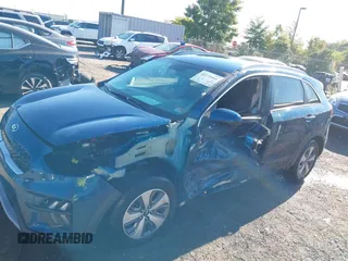 2020 Kia Niro LXS with VIN KNDCB3LC3L5440171, listed as a IAAI auction lot 40276060 with 144,123 mi miles. Bid and sale history available at carsss.com. Image 15.