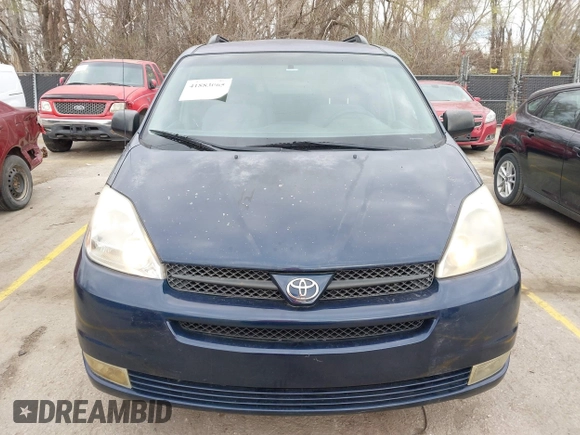 2005 Toyota Sienna LE with VIN 5TDBA23C25S048997, listed as a IAAI auction lot 41883065 with 245,085 mi miles. Bid and sale history available at carsss.com. Image 6.