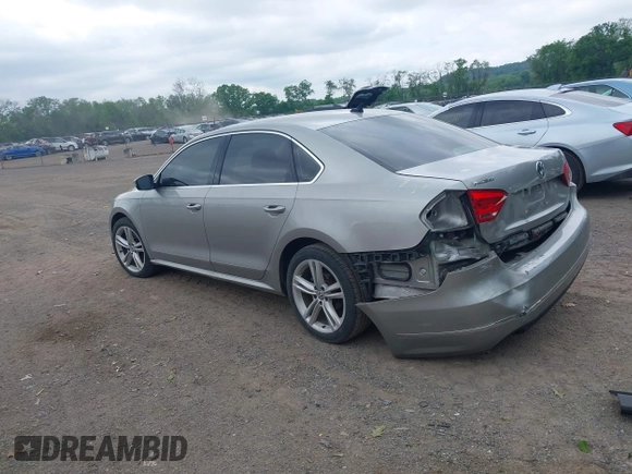 2014 Volkswagen Passat SE z VIN 1VWBN7A36EC045247, wystawiony jako IAAI lot #42295047 z przebiegiem 118 431 mil mil oraz . Historia ofert i sprzedaży dostępna na DreamBid. Obrazek 3.