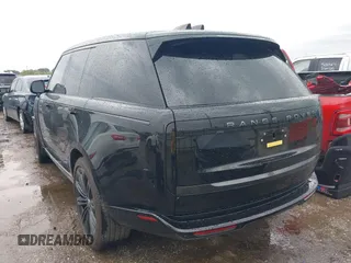 2025 Land Rover Range Rover SE z VIN SALKP9FU0SA277143, wystawiony jako IAAI lot #41881948 z przebiegiem 2 471 mil mil oraz . Historia ofert i sprzedaży dostępna na DreamBid. Obrazek 3.
