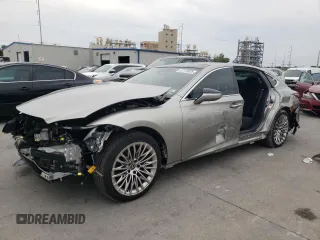 2024 Lexus LS 500 z VIN JTHD51FF8R5020127, wystawiony jako Copart lot #57173835 z przebiegiem 5 020 mil mil oraz Szkoda całkowita • Salvage title. Historia ofert i sprzedaży dostępna na DreamBid. Obrazek 1.
