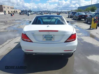 2019 Mercedes-Benz SLC 300 z VIN WDDPK3JA1KF163070, wystawiony jako IAAI lot #41785084 z przebiegiem 58 585 mil mil oraz . Historia ofert i sprzedaży dostępna na DreamBid. Obrazek 16.