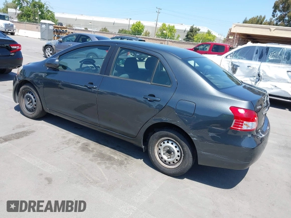 2010 Toyota Yaris z VIN JTDBT4K37A1388757, wystawiony jako IAAI lot #42137640 z przebiegiem 97 079 mil mil oraz . Historia ofert i sprzedaży dostępna na DreamBid. Obrazek 3.