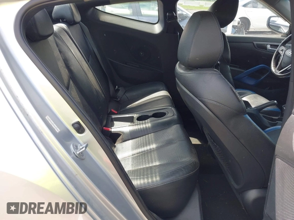 2013 Hyundai Veloster Turbo z VIN KMHTC6AE3DU136005, wystawiony jako IAAI lot #42243308 z przebiegiem 118 257 mil mil oraz . Historia ofert i sprzedaży dostępna na DreamBid. Obrazek 8.