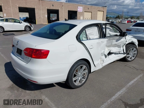 2013 Volkswagen Jetta Sedan SE with VIN 3VWDP7AJ3DM257666, listed as a IAAI auction lot 41805593 with 181,759 mi miles. Bid and sale history available at carsss.com. Image 4.