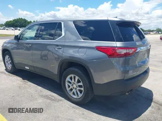 2018 Chevrolet Traverse LS z VIN 1GNEVFKW0JJ202173, wystawiony jako IAAI lot #42494931 z przebiegiem 85 209 mil mil oraz . Historia ofert i sprzedaży dostępna na DreamBid. Obrazek 3.