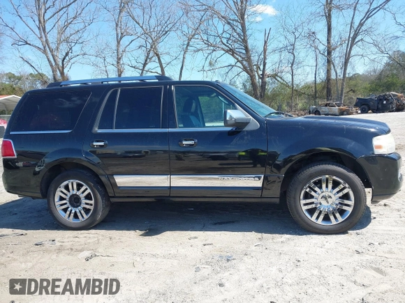 2007 Lincoln Navigator z VIN 5LMFU28547LJ15910, wystawiony jako IAAI lot #41851252 z przebiegiem 296 145 mil mil oraz . Historia ofert i sprzedaży dostępna na DreamBid. Obrazek 13.