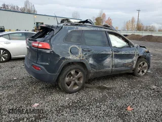 2017 Jeep Cherokee Latitude with VIN 1C4PJLCB5HW574743, listed as a Copart auction lot 82999194 with Not Provided miles and Salvage Title. Bid and sale history available at carsss.com. Image 3.