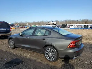2021 Volvo S60 Momentum with VIN 7JR102TZ4MG113460, listed as a Copart auction lot 40216034 with 20,880 mi miles. Bid and sale history available at carsss.com. Image 2.
