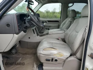 2005 Cadillac Escalade z VIN 1GYEK63N95R204674, wystawiony jako Copart lot #55854175 z przebiegiem 303 771 mil mil oraz Tytuł czysty. Historia ofert i sprzedaży dostępna na DreamBid. Obrazek 7.