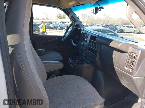 2018 Chevrolet Express Passenger LT z VIN 1GAZGPFGXJ1326392, wystawiony jako IAAI lot #41591765 z przebiegiem 350 366 mil mil oraz . Historia ofert i sprzedaży dostępna na DreamBid. Obrazek 5.