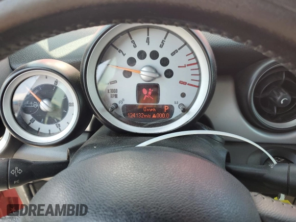 2010 MINI Convertible с VIN WMWMR3C59ATU97966, выставлен на аукционе Copart как лот 59870035 с пробегом 124 132 миль миль и Списание • Salvage title. История ставок и продаж доступна на DreamBid. Изображение 9.