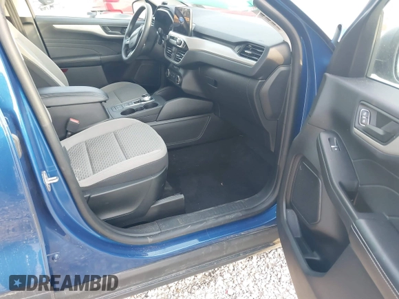 2022 Ford Escape SE with VIN 1FMCU9G64NUA65087, listed as a IAAI auction lot 41807209 with 15,114 mi miles. Bid and sale history available at carsss.com. Image 5.