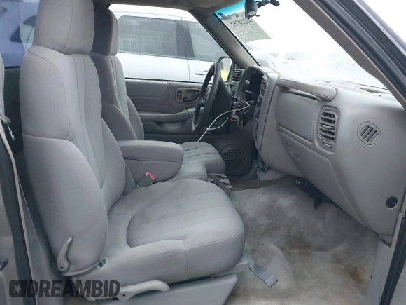 2003 GMC Sonoma SLS with VIN 1GTCS14H638238762, listed as a IAAI auction lot 41220251 with 92,907 mi miles. Bid and sale history available at carsss.com. Image 8.