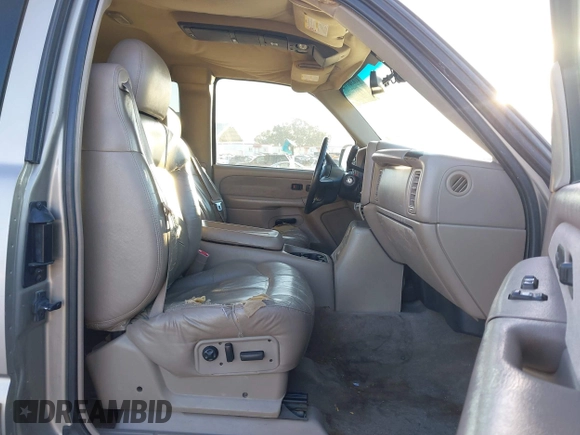 2002 Chevrolet Silverado 1500 LT with VIN 2GCEK19T721157549, listed as a IAAI auction lot 41636702 with 271,859 mi miles. Bid and sale history available at carsss.com. Image 5.