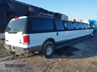 2003 Ford Excursion XLT z VIN 1FMNU40F03EA06549, wystawiony jako IAAI lot #42231165 z przebiegiem 176 564 mil mil oraz . Historia ofert i sprzedaży dostępna na DreamBid. Obrazek 4.