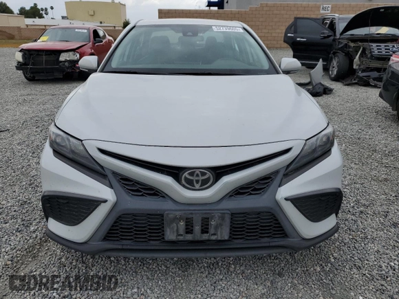 2022 Toyota Camry SE with VIN 4T1G11AK0NU002196, listed as a Copart auction lot 52739605 with 47,586 mi miles and Salvage Title. Bid and sale history available at DreamBid. Image 5.