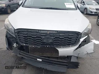 2019 Kia Sorento LX z VIN 5XYPG4A36KG438741, wystawiony jako IAAI lot #42384999 z przebiegiem 94 640 mil mil oraz . Historia ofert i sprzedaży dostępna na DreamBid. Obrazek 6.