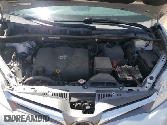 2020 Toyota Sienna XLE z VIN 5TDDZ3DC6LS228289, wystawiony jako Copart lot #57181645 z przebiegiem 69 830 mil mil oraz Szkoda całkowita • Salvage title. Historia ofert i sprzedaży dostępna na DreamBid. Obrazek 12.