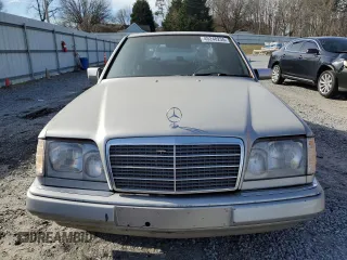 1995 Mercedes-Benz E Class with VIN WDBEB31EXSC271336, listed as a Copart auction lot 45248255 with 200,962 mi miles and Clean Title. Bid and sale history available at carsss.com. Image 5.