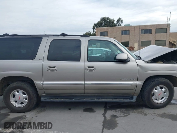 2000 GMC Yukon XL SLT with VIN 3GKFK16T8YG214595, listed as a IAAI auction lot 41718828 with 289,483 mi miles. Bid and sale history available at carsss.com. Image 13.